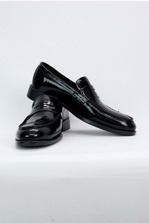 Fecri Hüner Siyah Rugan Bağcıksız Hakiki Deri Erkek Ayakkabı